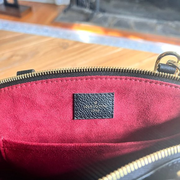 Louis Vuitton - Picture 5 of 7